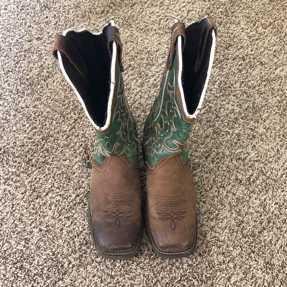 Women’s boots size 8
